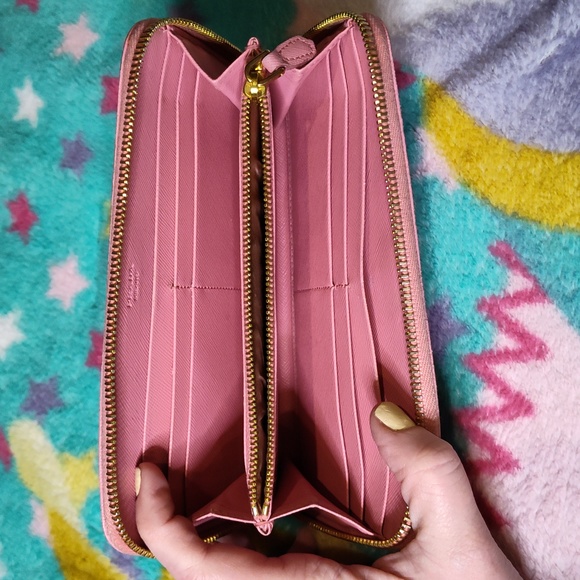 Pale Pink Prada Milano Wallet - Picture 8 of 15